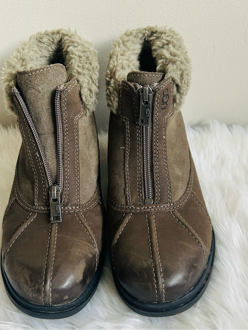UGG women grey Suede Zip-Front Faux-Fur Lined Boots